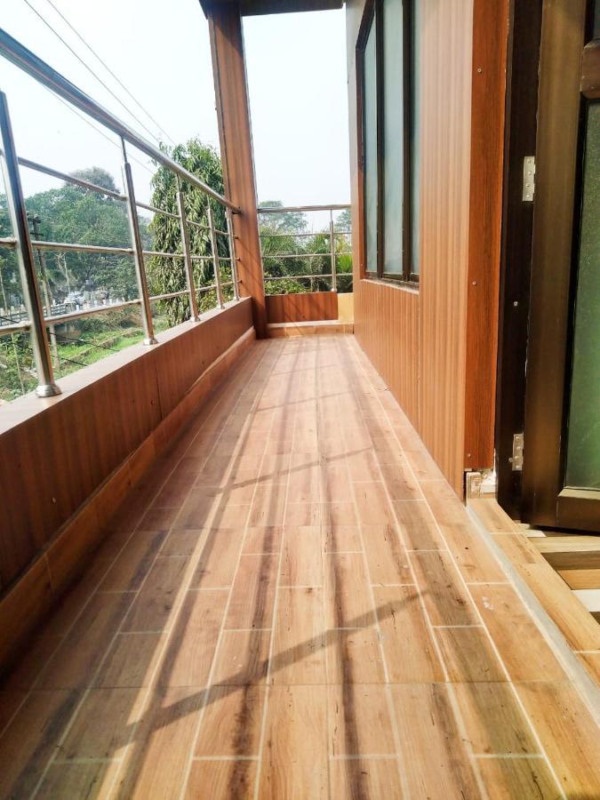 Woodland Lodge And Restaurant Guwahati Exterior foto