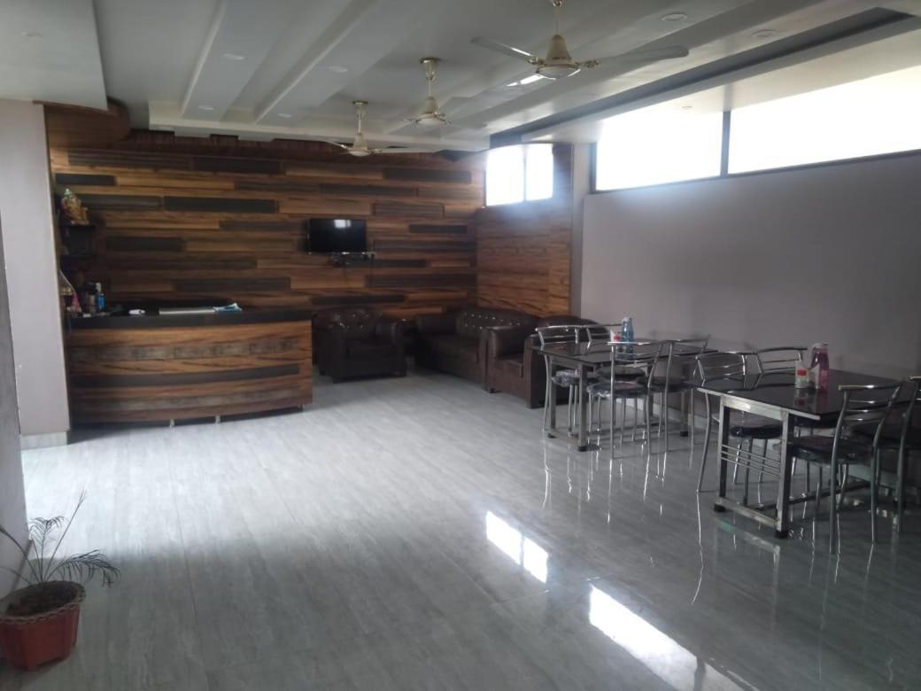 Woodland Lodge And Restaurant Guwahati Exterior foto